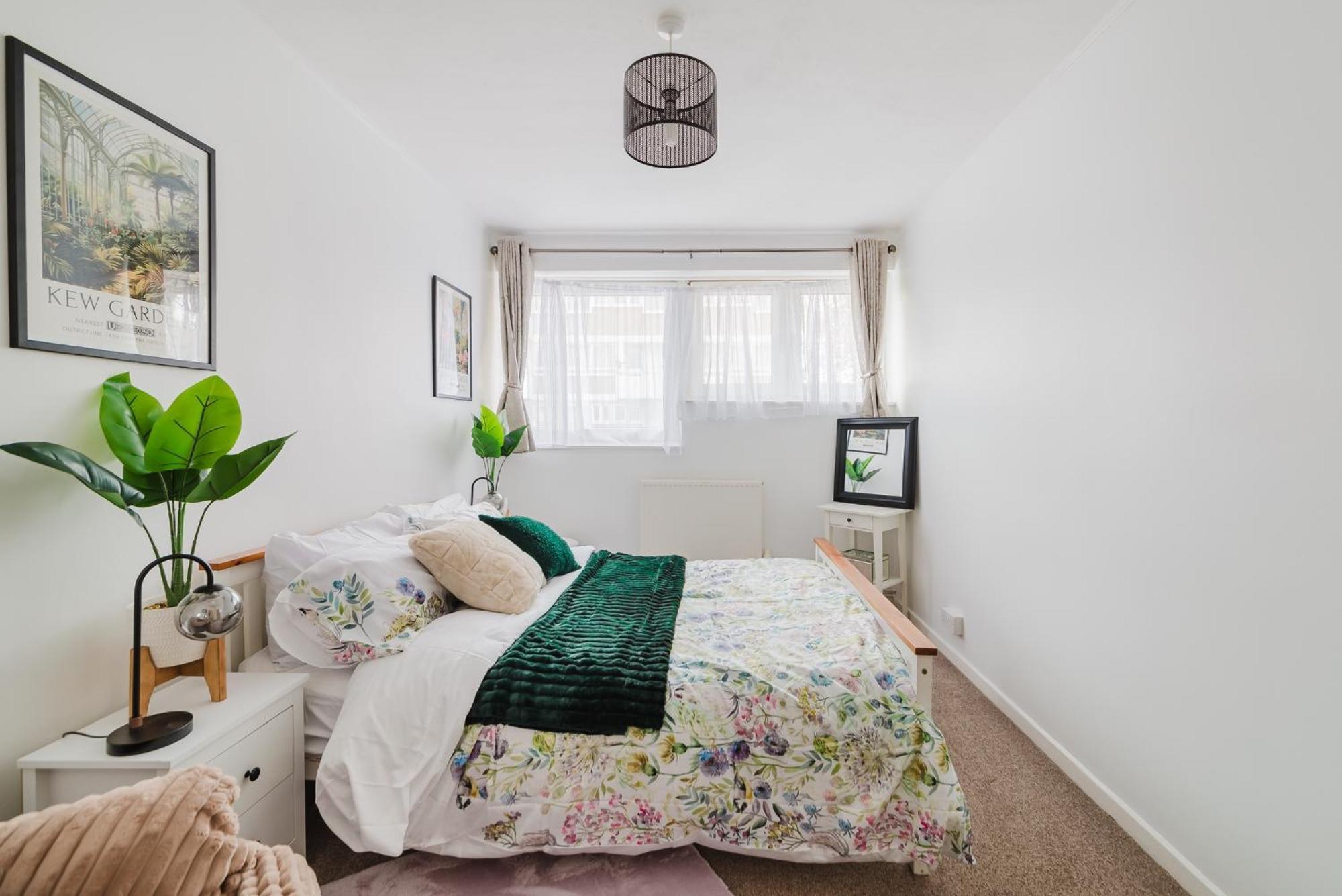 Apartment 3 Bed Contractors Broadway Market 6 People Parking London